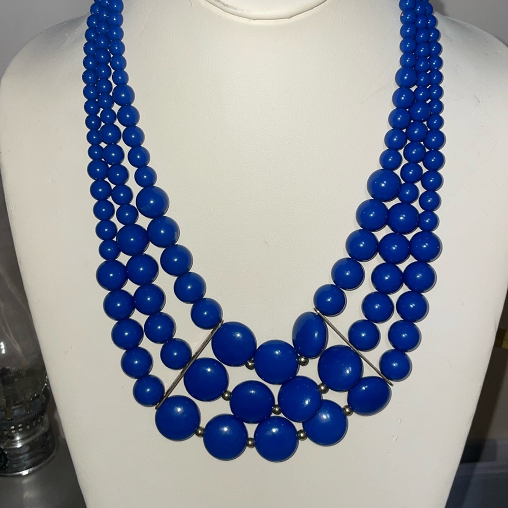 Vintage gold tone royal blue triple strand gorgeous luxurious necklace lobster